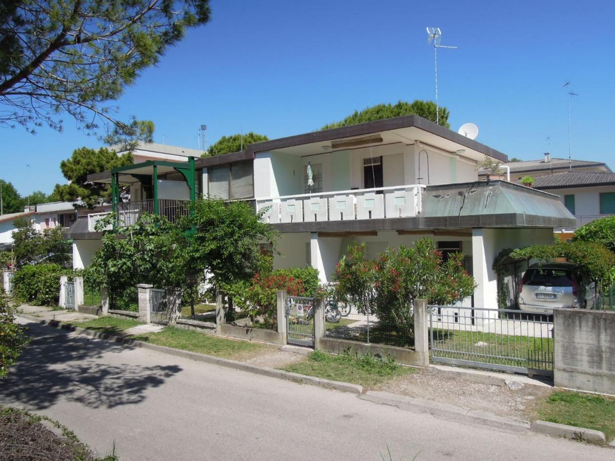 Condominio Villa Verde Бибионе Екстериор снимка