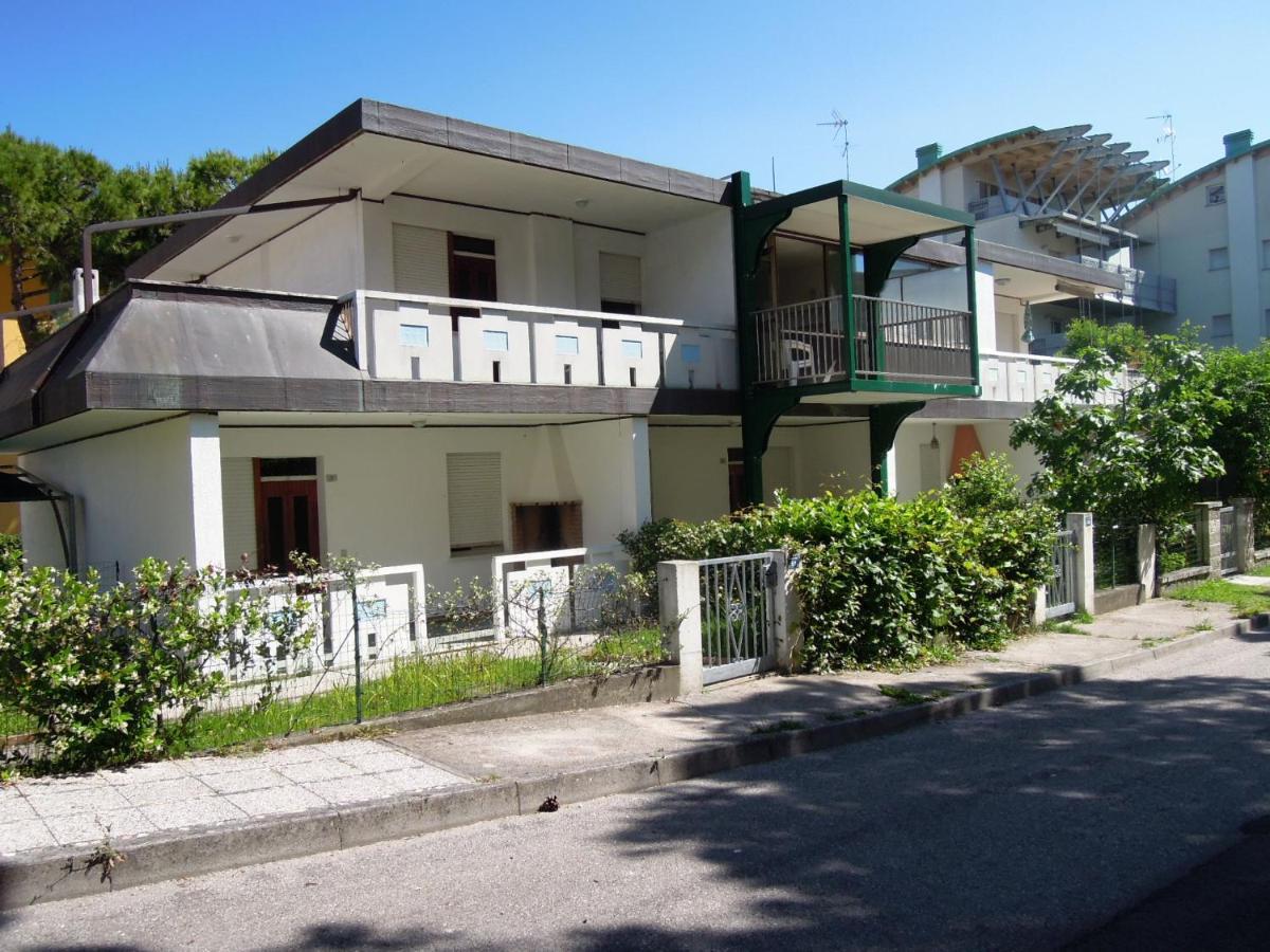 Condominio Villa Verde Бибионе Екстериор снимка