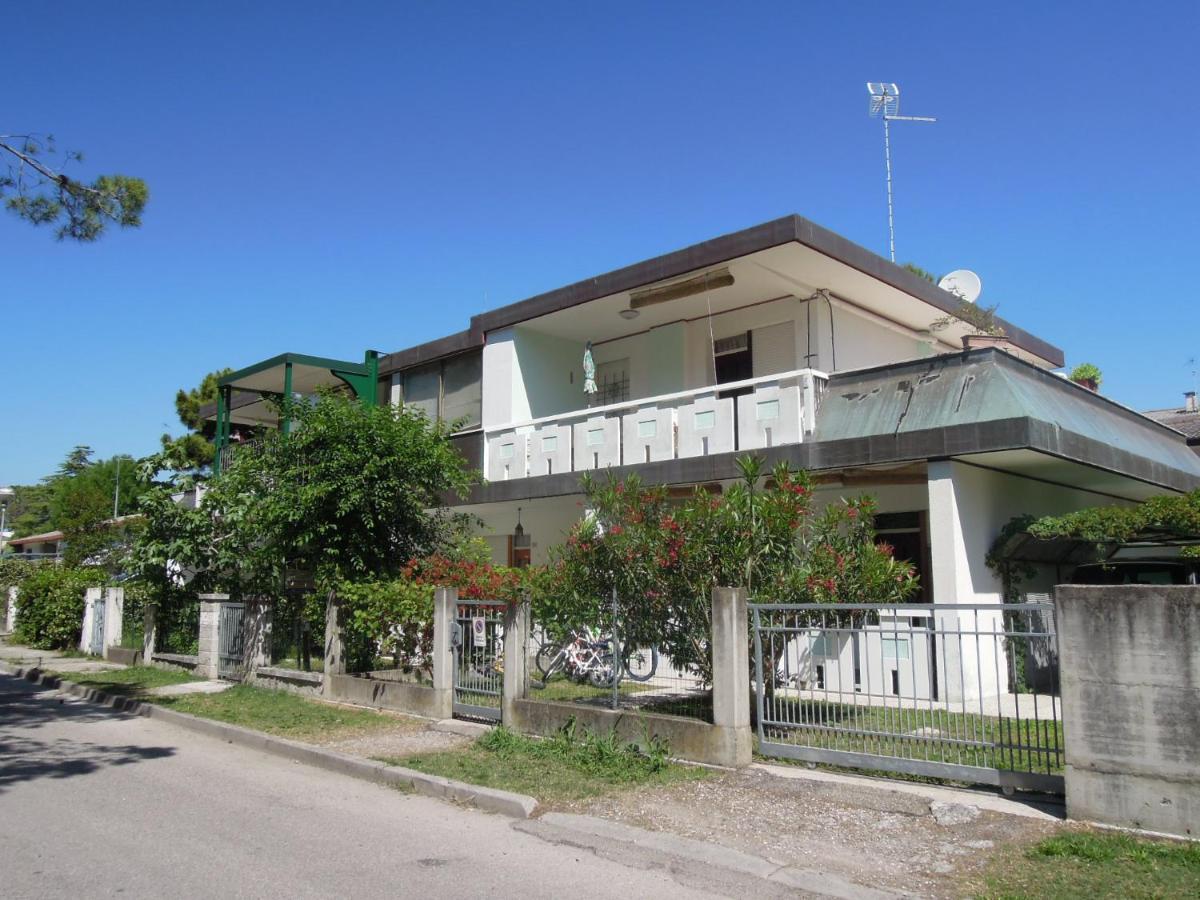 Condominio Villa Verde Бибионе Екстериор снимка