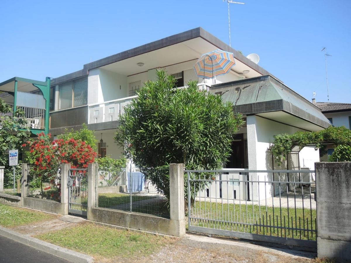 Condominio Villa Verde Бибионе Екстериор снимка